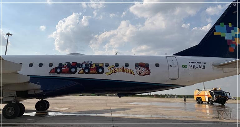 Senninha na Pista Maluca estampa aeronaves da Azul