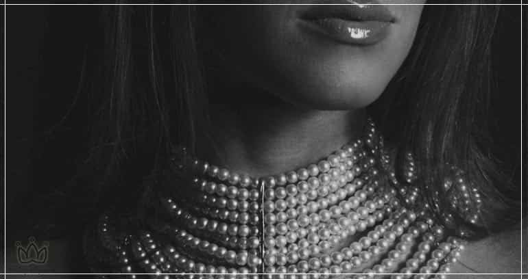 ADORA lança single Diamonds And Pearls
