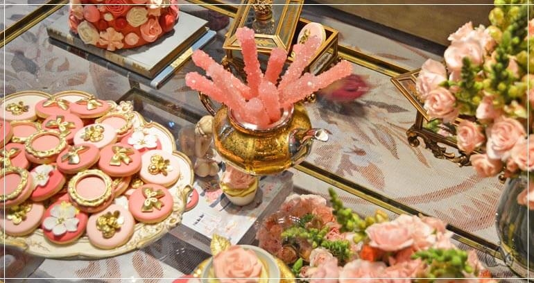 MESA DE DOCES DESCOLADA